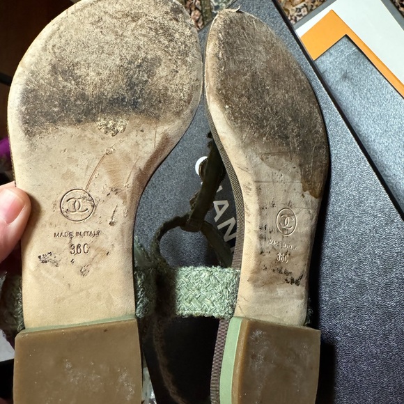 Authentic used Chanel enamel decor sandals - Picture 4 of 4